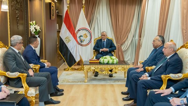 وزير الإنتاج الحربي يبحث مع "تاليس" التعاون في مجال الإلكترونيات والاتصالات العسكرية