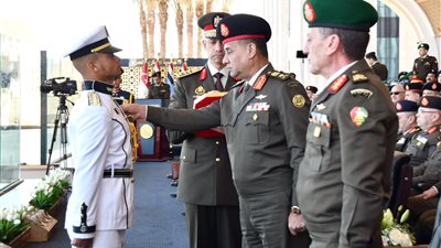 وزير الدفاع يشهد حفل إنتهاء فترة الإعداد العسكرى لطلبة الأكاديمية العسكرية المصرية والكليات العسكرية