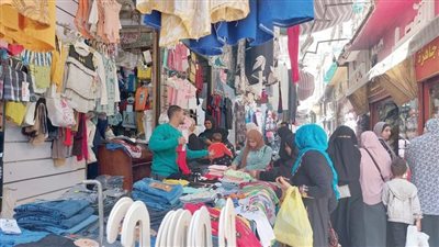 ملابس عيد.. لمن يقدر عليها!