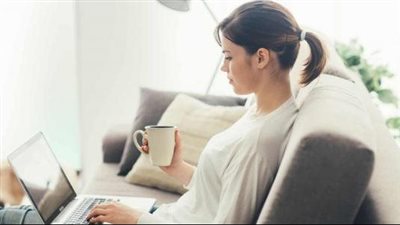 خبيرة اقتصاد مجتمعي توضح مزايا العمل عن بعد في العصر الرقمي