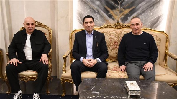 وزير الرياضة يلتقي الجهاز الفني للمنتخب الوطني باستاد القاهرة الدولي
