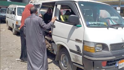 زحام فى الأسواق رغم الغلاء.. وسائقو الميكروباص يستغلون الفرصة