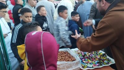 الآلاف يؤدون صلاة عيد الفطر بمساجد الدقهلية 