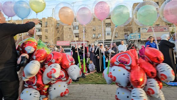 الآلاف يؤدون صلاة العيد وسط أجواء من البهجة بالإسماعيلية