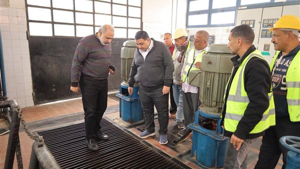 رئيس مياه البحيرة يتفقد رافع صرف صحي الروضة بدمنهور