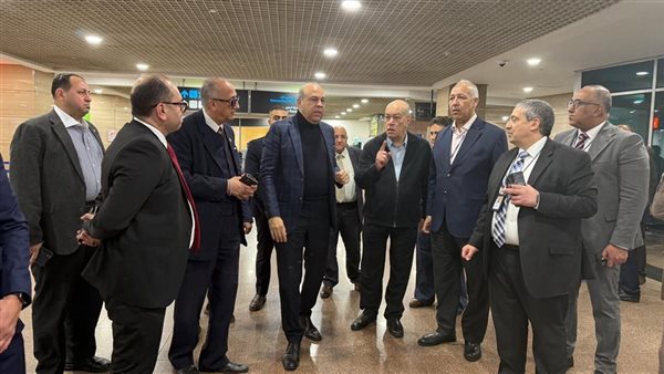 وزير الطيران المدني يتفقد مطار القاهرة الدولي لمتابعة انتظام حركة التشغيل
