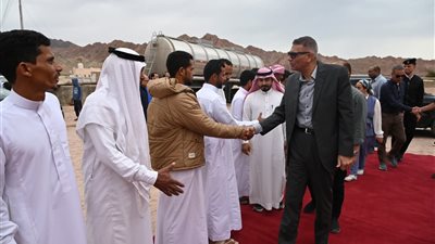 محافظ جنوب سيناء يزور أهالي تجمع وادي خريزة بشرم الشيخ 