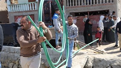 إزالة وصلة مياه خلسة بطول 200 متر بطريق حجز دفنو بإطسا خلال العيد