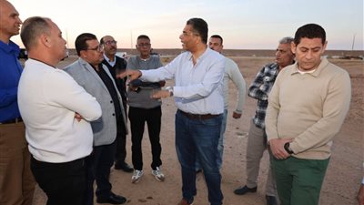 محاضر مخالفات لشركة النظافة برأس غارب وتطهير مخرات السيول
