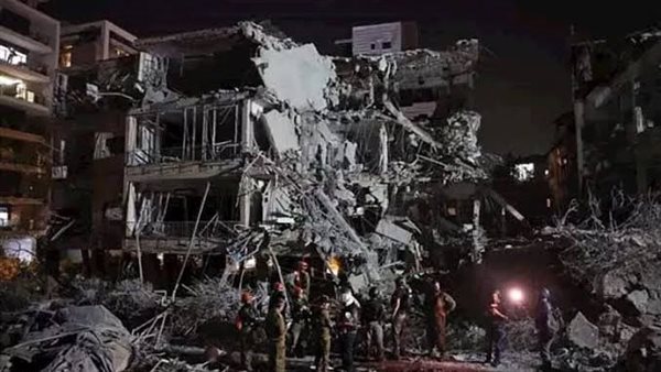 مشاهد جديدة للحظة سقوط صاروخ باليستي في ديمونا ودمار المباني (فيديو)