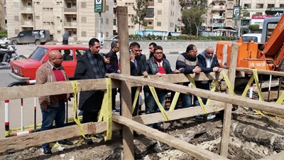 نائب محافظ الدقهلية والسكرتير المساعد يتفقدان احلال وتجديد خط مياه الشرب بشارع الجيش 