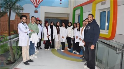 “شفاء الأورمان” تستقبل طلاب “صيدلة أسيوط” في زيارة علمية