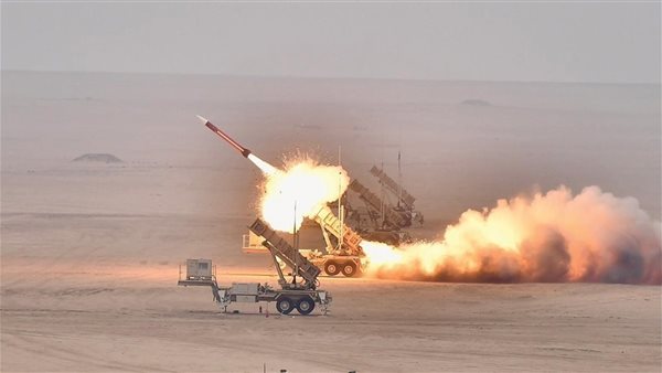 عاجل.. الجيش الكويتي: الدفاعات الجوية تتصدى حاليا لهجمات صاروخية وطائرات مسيرة معادية