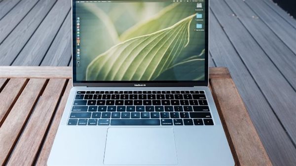 ماك بوك يبدو كالجديد مجانًا.. دليلك الشامل لتنظيف جهازك وترتيبه من الداخل والخارج