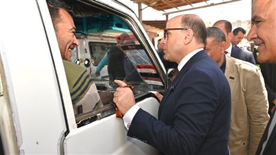 محافظ الغربية  يتابع انتظام  حركة النقل  بموقف سمنود في أول أيام العمل 