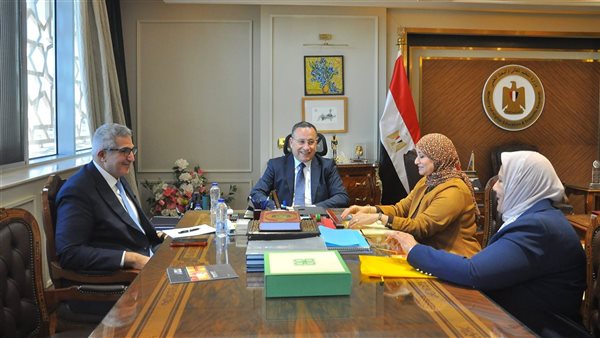 وزير التعليم العالي يبحث تعزيز كفاءة الخريجين بقطاع التمريض