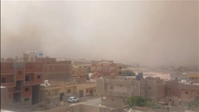 عاصفة ترابية جدارية شديدة تضرب منطقه راس شقير