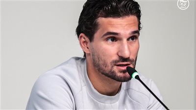 حسام عوار: لا مكان مضمون في المنتخب الجزائري وهدفنا التألق في كأس العالم