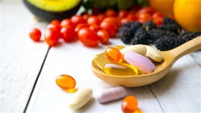 تسبب اضطرابات الجهاز الهضمي.. دراسة تحذر من المكملات الغذائية
