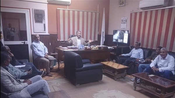 رئيس مدينة قوص يبحث مستجدات ملفات التصالح والتقنين