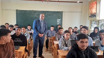 وكيل مديرية التعليم بقنا يتابع جودة التعليم بأبوتشت
