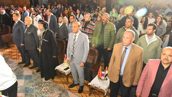 محافظ أسيوط يشهد احتفالية مدرسة سانت ماري بمنفلوط بعيد الأم