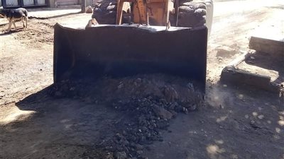 إزالة تعلية غير قانونية ورفع مطبات عشوائية بكوم حمادة