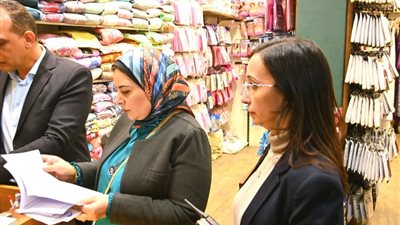 محافظ البحيرة تقود حملة مكبرة بشوارع دمنهور لمتابعة غلق المحال 