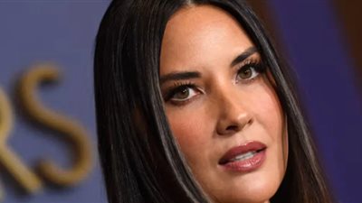 أوليفيا مون تحوّل معركتها الصامتة مع السرطان إلى نداء إيقاظ عالمي