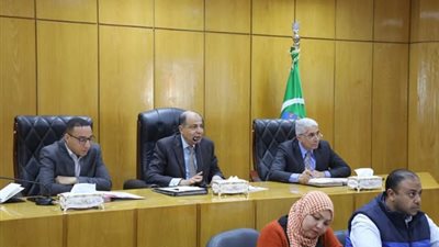 محافظ المنيا يشدد على ترشيد الكهرباء مع ضمان “أمن الطرق”