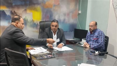 لقاءات مباشرة مع المواطنين وإجراءات حاسمة ضد المخالفات.. تحركات مكثفة في حي الزاوية الحمراء