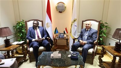 وزير النقل يبحث مع سفير جمهورية تنزانيا المتحدة بالقاهرة تفعيل تعاون كبير بين الجانبين في مجال النقل البحري