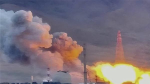 عاجل.. حريق في ميناء سيريك المطل على بحر عمان ومضيق هرمز