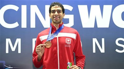 وزير الرياضة يهنئ أحمد هشام ببرونزية بطولة العالم للسلاح بالبرازيل