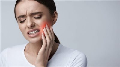 متى يصبح خلع ضرس العقل العلوي ضرورة؟