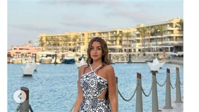 تتصدّر تصاميم وفساتين الـ Halter Neck مشهد الموضة