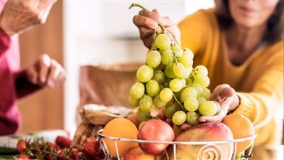 أطعمة غنية بالماء تمنح الجسم ترطيبًا أفضل خلال الصيف