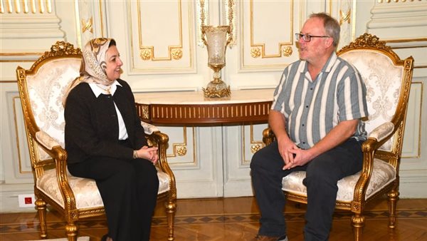 تعزيز الشراكات العلمية بين جامعة عين شمس ومعهد كوادرام