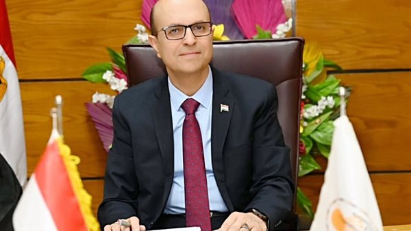 رئيس جامعة أسيوط يُعلن تشكيل لجنة تنفيذية لمراجعة البرامج الدراسية وربطها باحتياجات سوق العمل