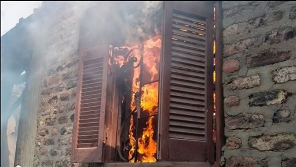 الحماية المدنية تحاول السيطرة على حريق اندلع بعدد من المنازل بقنا