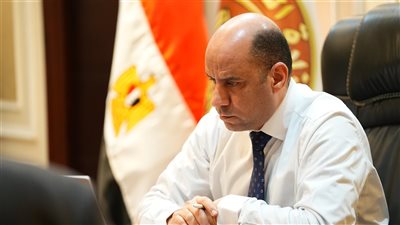 حسن رداد يتابع مع مديريات العمل بالمحافظات تنفيذ خطط الوزارة