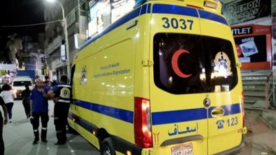 مصرع شخص وإصابة 3 آخرين في تصادم بين سيارة جامبو ونقل على الطريق الصحراوي بالبحيرة