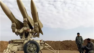   حكومة الشارقة: إصابة 4 أشخاص في ميناء خورفكان بعد سقوط شظايا صاروخ إيراني