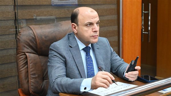 محافظ الغربية يواصل متابعته اليومية لتطبيق مواعيد الغلق بالمراكز والمدن