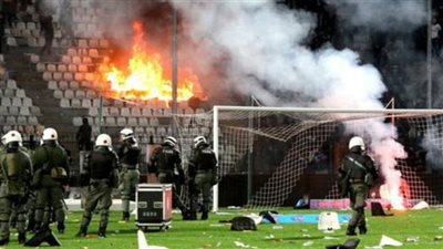 24 بطاقة حمراء في مباراة واحدة.. فوضى عنيفة تهز الملاعب الفرنسية