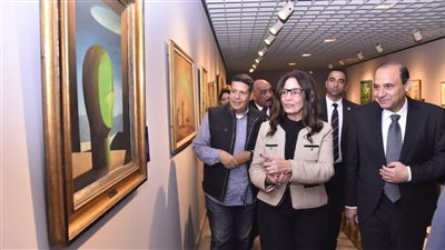وزيرة الثقافة تفتتح معرض 