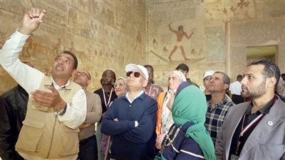 طلاب وافدين من 26دولة في رحلة لمعالم المنيا