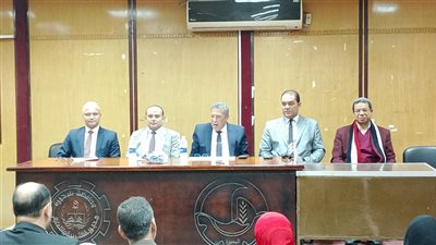 مدير تعليم البحيرة يلتقي مديرى المدارس الرسمية للغات 