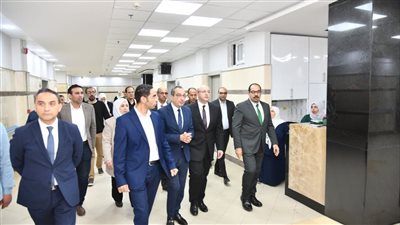 محافظ الفيوم ورئيس الجامعة يتفقدان الأقسام والوحدات بالمستشفى الجامعي