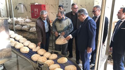 محافظ الدقهلية يتفقد مخبز المحافظة  بالمنصورة